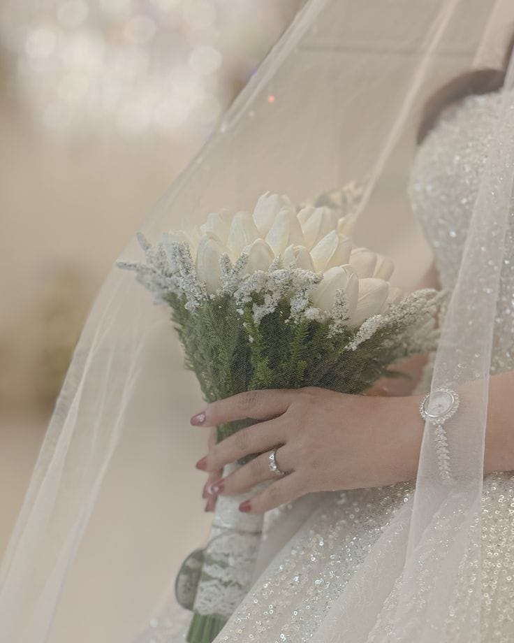 🌿 بوكيه توليب أبيض